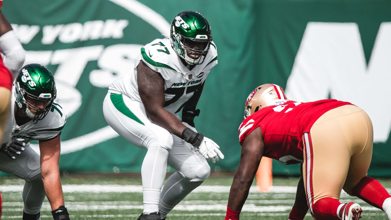 Gran actuación de Becton frente a uno de los mejores pass rush de la liga. Foto: New York Jets.