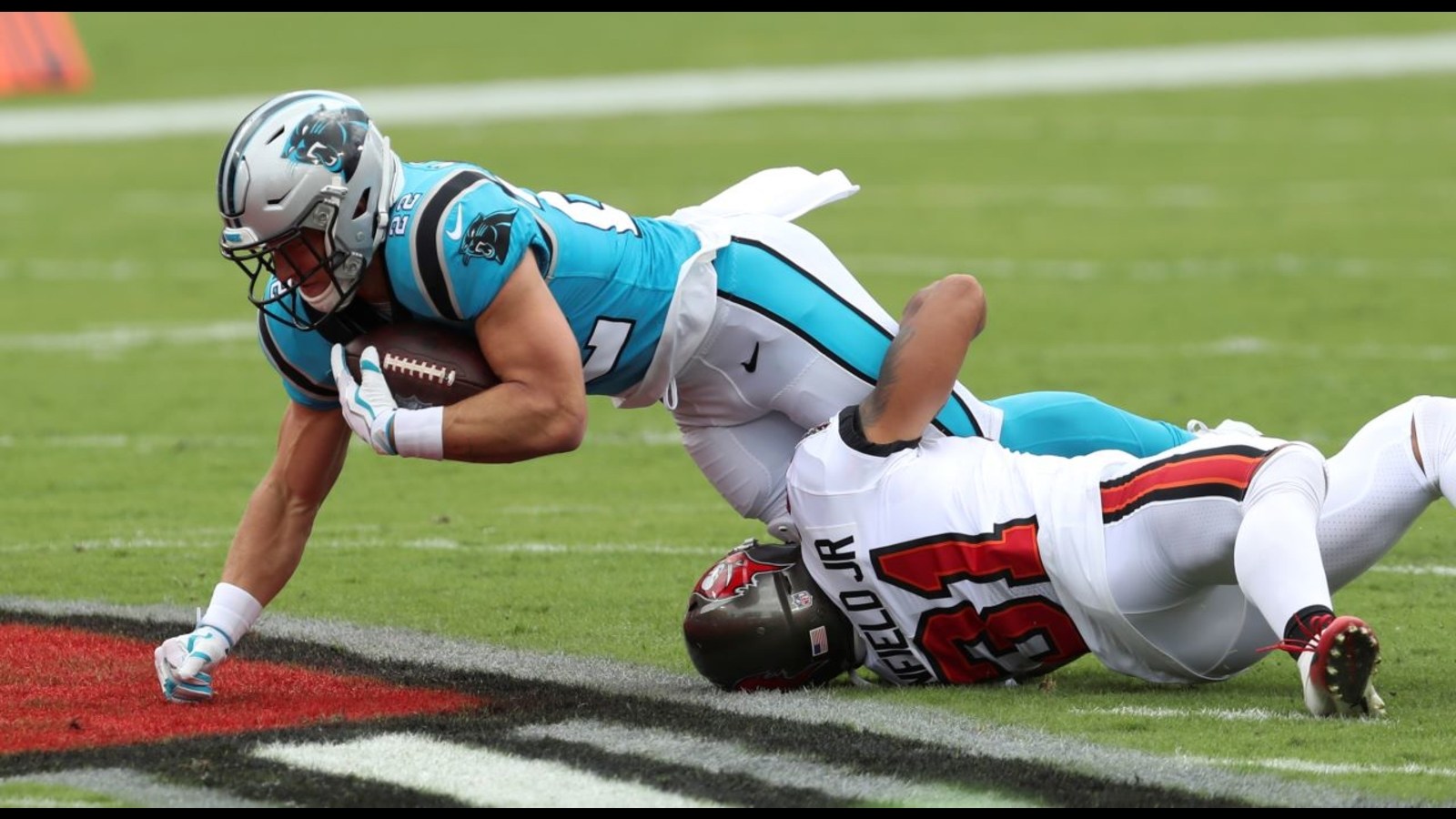 El safety estuvo en todo el campo complicando la ofensiva de Panthers. Foto: Bucs Report.