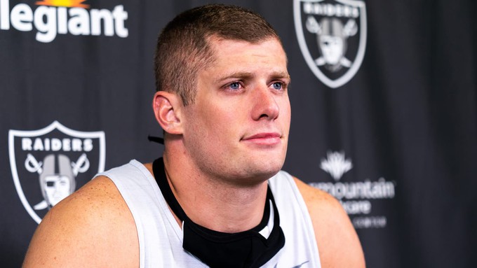 Carl Nassib, primer jugador activo en declararse abiertamente homosexual