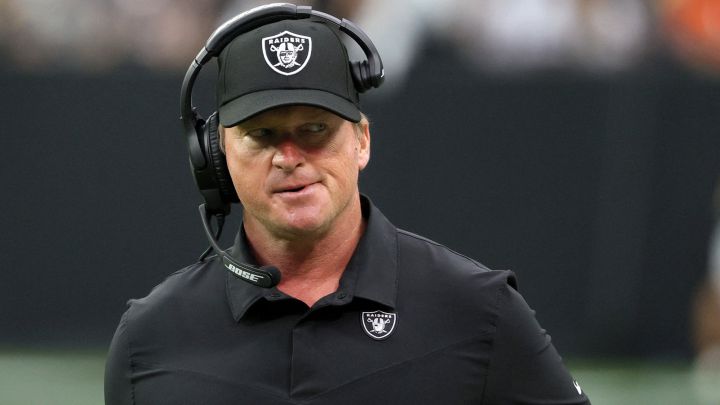 Jon Gruden deja los Raiders en medio de un escándalo