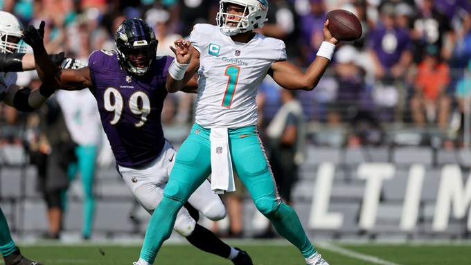 Tua, Waddle y Hill guían a Miami Dolphins en un partido lleno de récords ante Baltimore Ravens