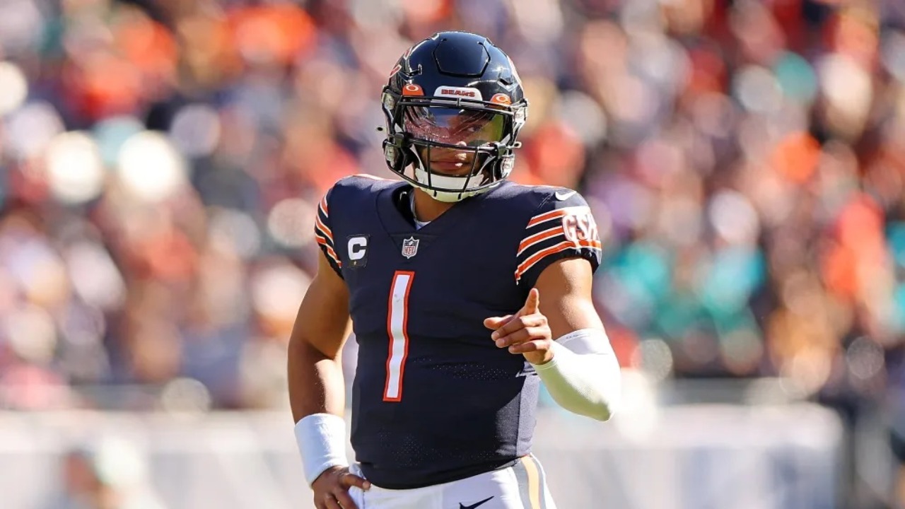 Justin Fields de nuevo titular en Chicago Bears, Tyson Bagent a la banca