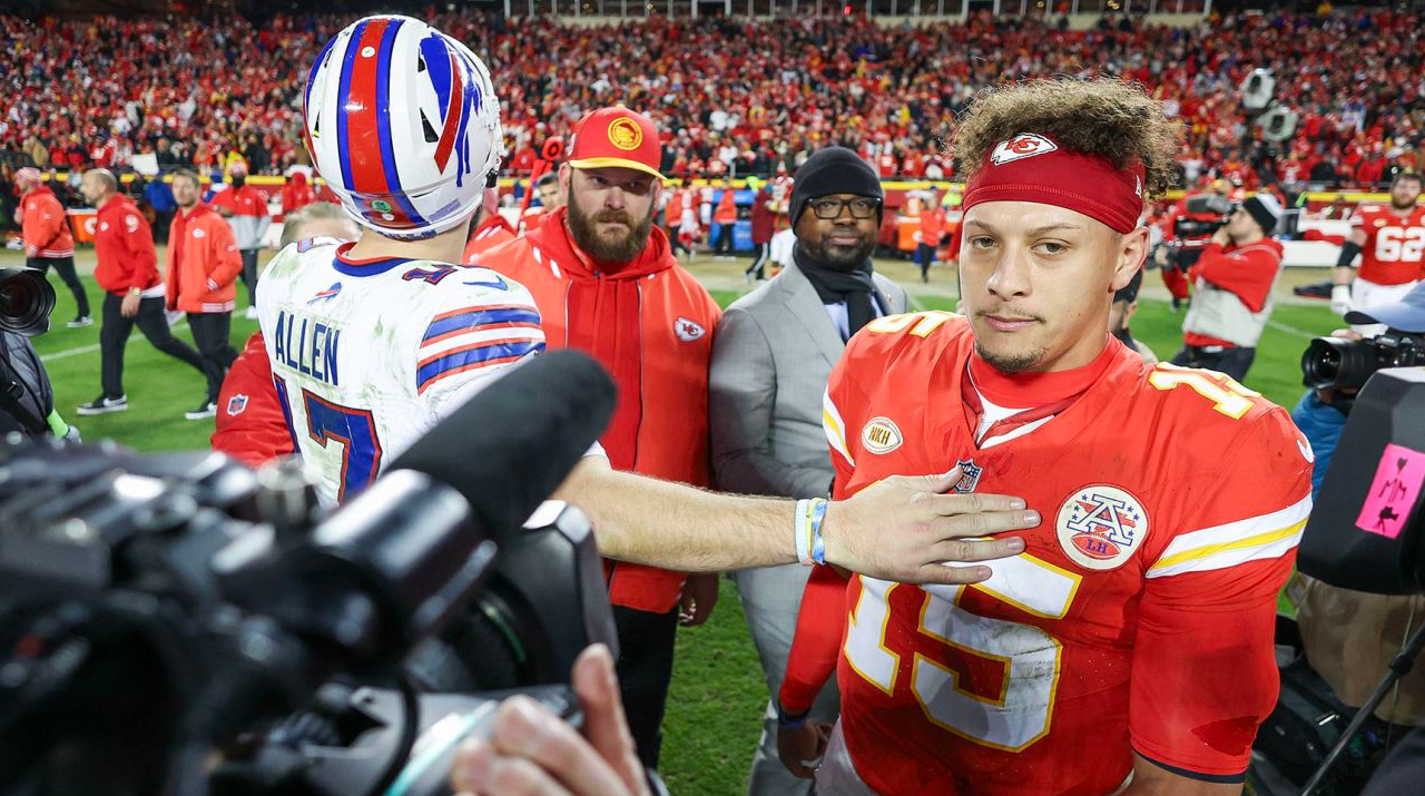 Patrick Mahomes y Andy Reid apuntan contra la NFL tras polémica jugada que resultó en la derrota de Kansas City Chiefs