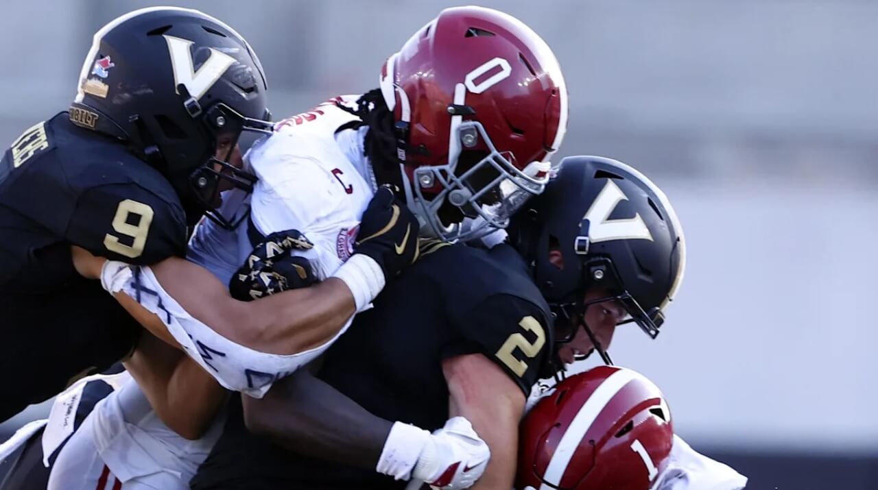 ¿Puede la defensa de Alabama mejorar? Lo que reveló su esquema defensivo en la derrota ante Vanderbilt