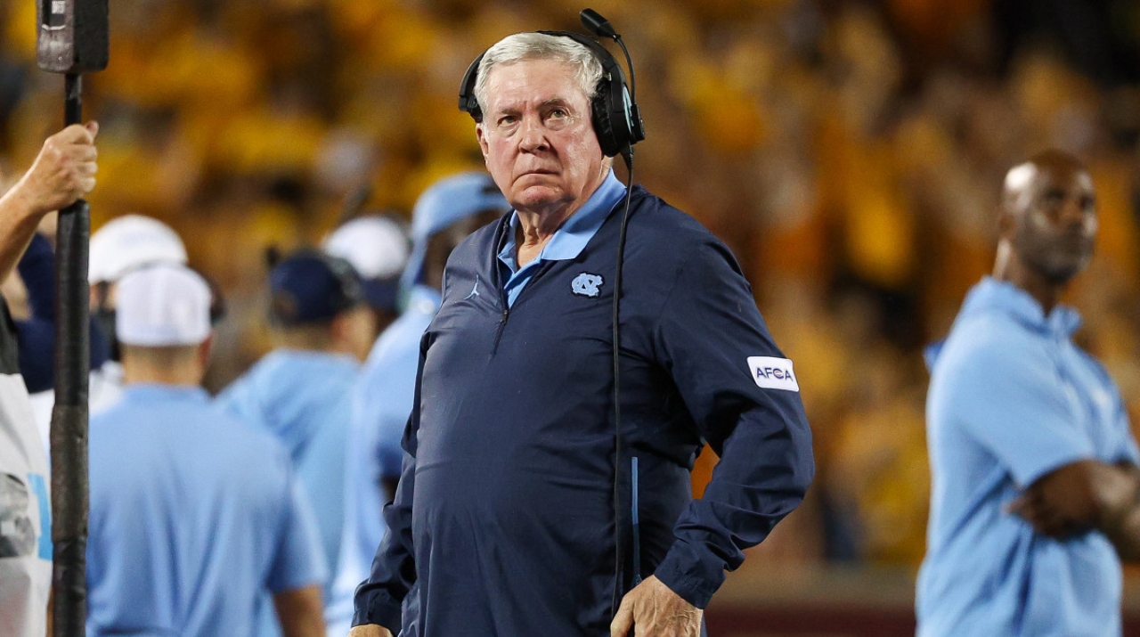 Fin de una era en el College Football: Mack Brown, despedido por North Carolina