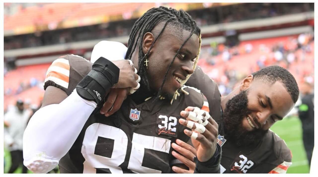 ¿Juega o no David Njoku hoy con Cleveland Browns Saints vs. Kansas City Chiefs?