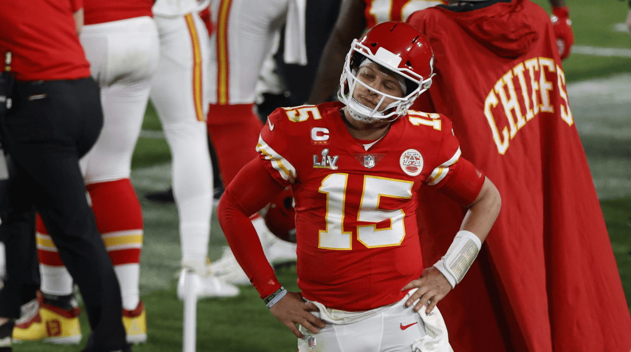 ¿Quiénes son los únicos mariscales que han vencido a Patrick Mahomes en los Playoffs de la NFL?