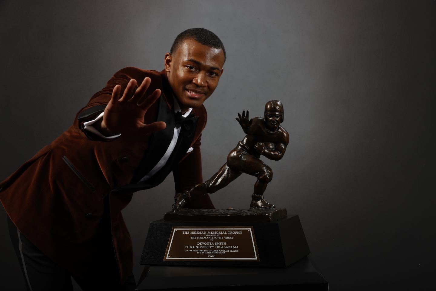 DeVonta Smith gana el Trofeo Heisman