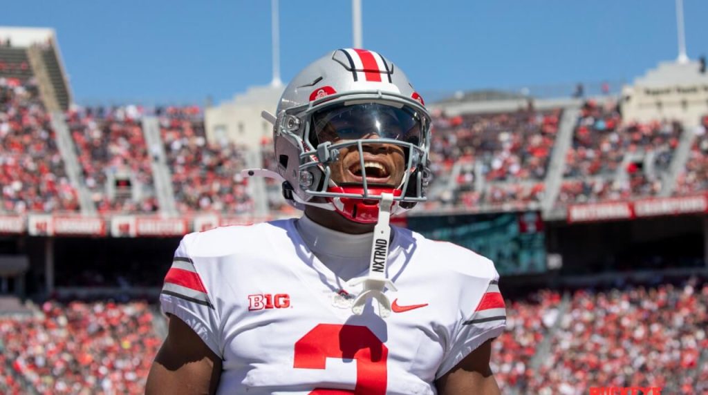 Caleb Downs de Ohio State y T.J. Parker de Clemson emergen como los prospectos defensivos elite del NFL Draft 2026, proyectados en primera ronda.