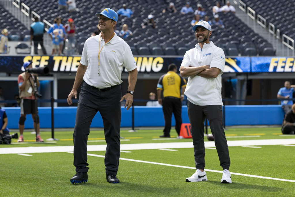 Jesse Minter llegó a Los Angeles Chargers en febrero de 2024 siguiendo a Jim Harbaugh