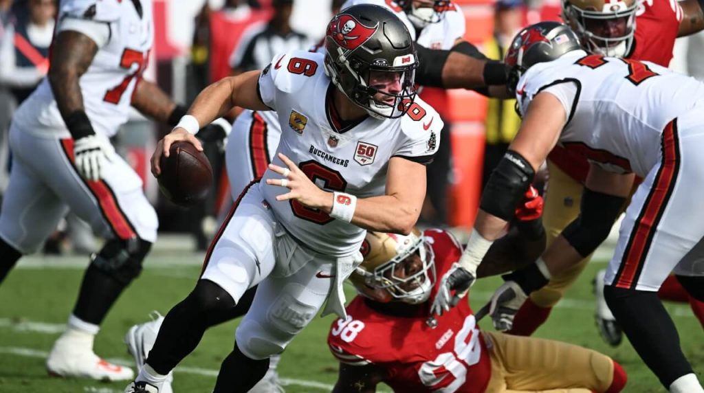 Baker Mayfield sigue marcando el rumbo en unos Buccaneers que siguen soñando en grande (foto: AP Photo)