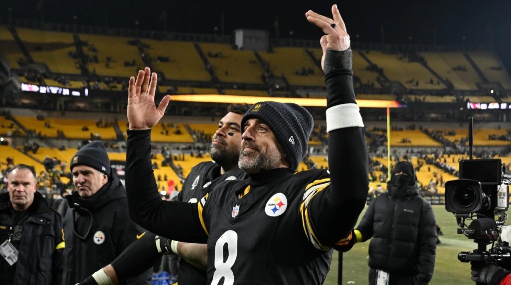 Aaron Rodgers, celebrando el triunfo de Pittsburgh Steelers sobre Baltimore Ravens, el 4 de enero, 2026. Imagen: AP Photo-Justin Berl