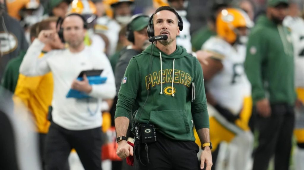 Matt LaFleur tiene récord de 76-40-1 dirigiendo a Green Bay Packers. Sin embargo, su récord en postemporada equivale a seis derrotas en nueve partidos. Imagen: AP Photo-Ross D. Franklin
