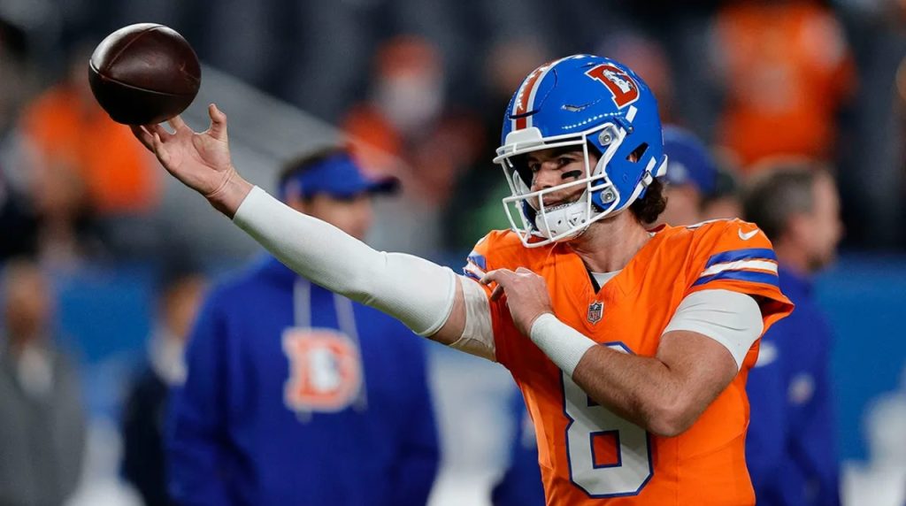 Jarrett Stidham con los Denver Broncos (Fotografía: FOX NEWS)