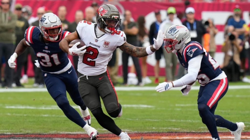Emeka Egbuka finalizó el 2025 como el segundo mejor entre rookies, con 938 yardas en recepciones y 6 touchdowns. Imagen: AP Photo-Chris O'Meara