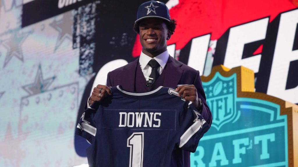 Los Dallas Cowboys se llevaron a Caleb Downs en el pick 11. // Foto: nfl.com