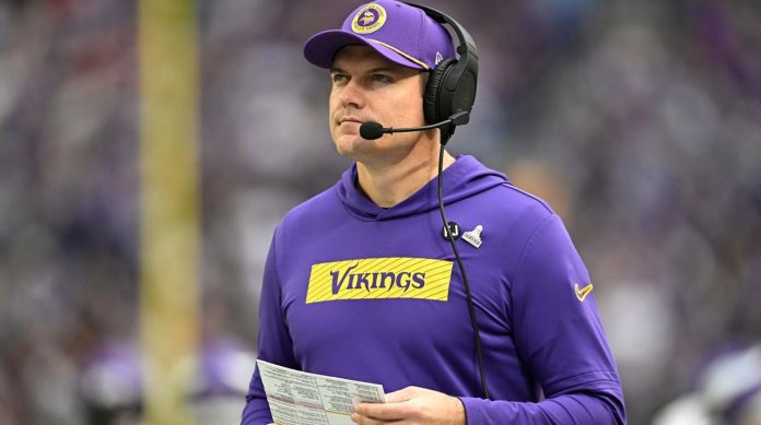 vikingsdraft2026 Kevin O'Connell tendrá la difícil tarea de recuperar la senda ganadora. Foto: Stephen Maturen/Getty Images